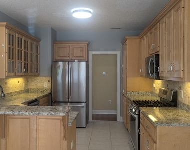 110 Lyndhurst Way - Photo Thumbnail 8