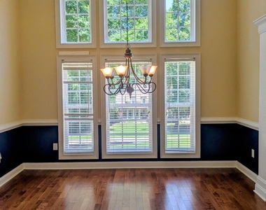 110 Lyndhurst Way - Photo Thumbnail 3