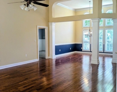 110 Lyndhurst Way - Photo Thumbnail 6
