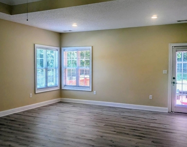 110 Lyndhurst Way - Photo Thumbnail 14