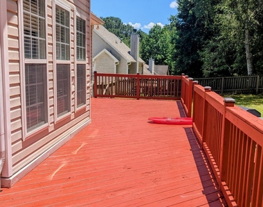 110 Lyndhurst Way - Photo Thumbnail 25