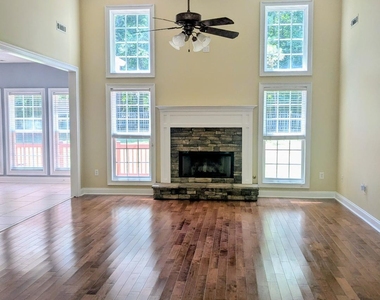110 Lyndhurst Way - Photo Thumbnail 4