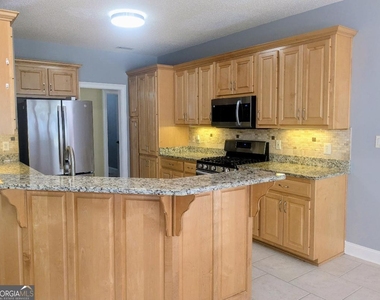110 Lyndhurst Way - Photo Thumbnail 9