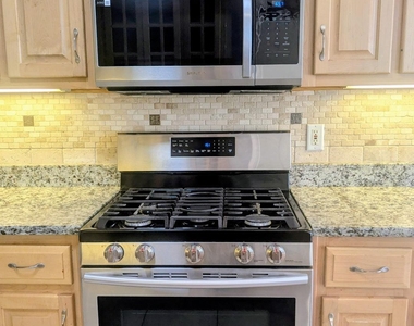 110 Lyndhurst Way - Photo Thumbnail 12
