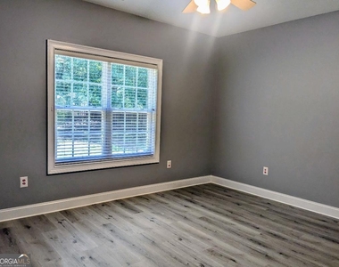110 Lyndhurst Way - Photo Thumbnail 23
