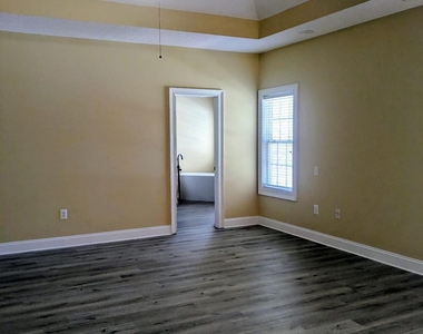 110 Lyndhurst Way - Photo Thumbnail 15