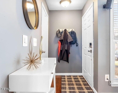 334 Mayfair Place - Photo Thumbnail 15