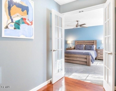 334 Mayfair Place - Photo Thumbnail 10