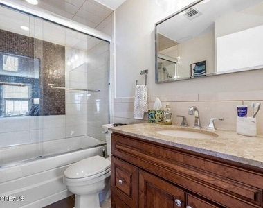 334 Mayfair Place - Photo Thumbnail 7