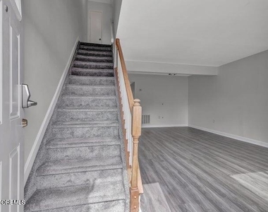 7 Creek Road - Photo Thumbnail 4