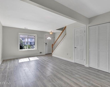 7 Creek Road - Photo Thumbnail 8