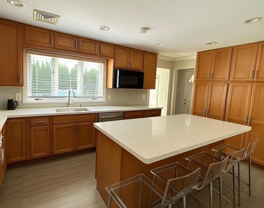 330 Highland Avenue - Photo Thumbnail 5