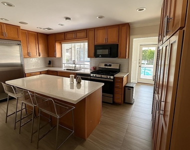 330 Highland Avenue - Photo Thumbnail 3