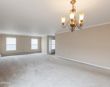43 Stockport Drive - Photo Thumbnail 2