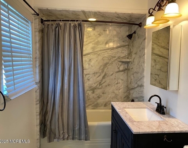327 Roosevelt Avenue - Photo Thumbnail 8