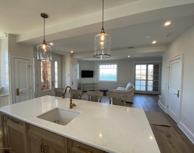 410 Lake Avenue - Photo Thumbnail 2
