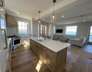 410 Lake Avenue - Photo Thumbnail 1