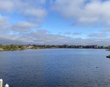 410 Lake Avenue - Photo Thumbnail 16