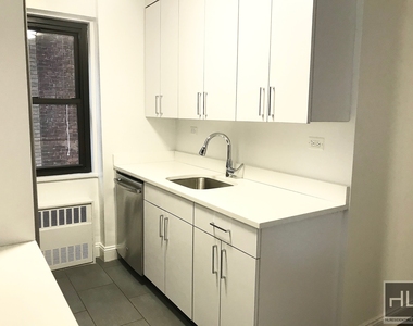 E 16 St - Photo Thumbnail 3