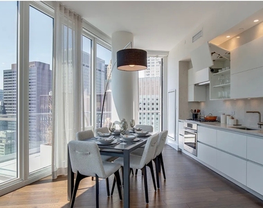 East 44th Street - Photo Thumbnail 6