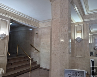 East 46 Street - Photo Thumbnail 1
