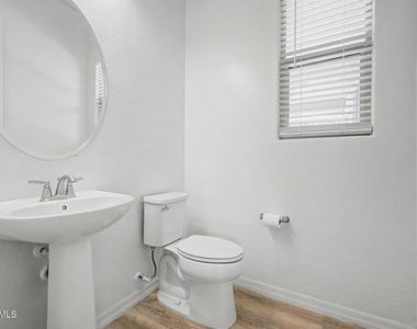 20523 W Rosewood Lane - Photo Thumbnail 16