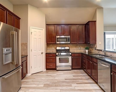 2804 Cascade Cove Drive - Photo Thumbnail 6