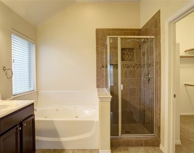 2804 Cascade Cove Drive - Photo Thumbnail 13