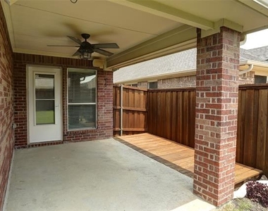 2804 Cascade Cove Drive - Photo Thumbnail 23