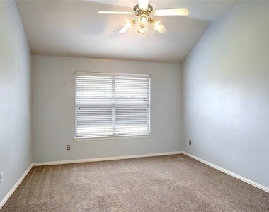 2804 Cascade Cove Drive - Photo Thumbnail 14