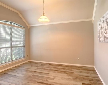 2804 Cascade Cove Drive - Photo Thumbnail 9