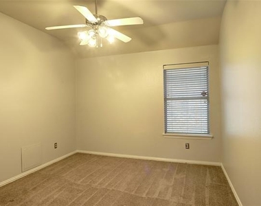 2804 Cascade Cove Drive - Photo Thumbnail 15