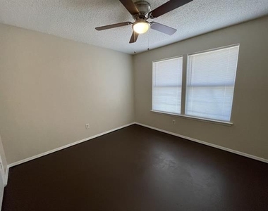 2508 Lido Lane - Photo Thumbnail 8