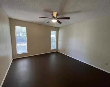 2508 Lido Lane - Photo Thumbnail 5