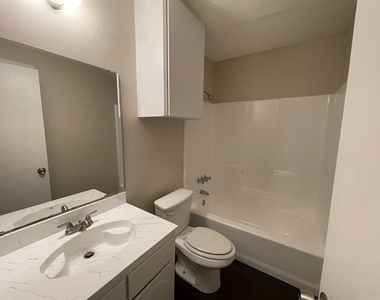 2508 Lido Lane - Photo Thumbnail 9