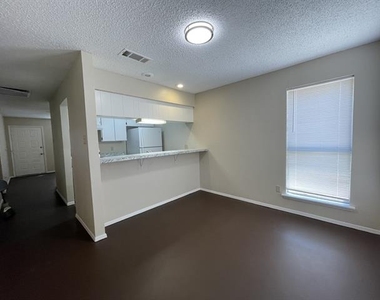 2508 Lido Lane - Photo Thumbnail 4