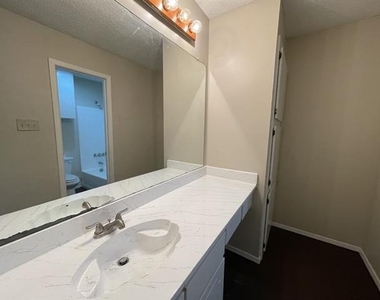 2508 Lido Lane - Photo Thumbnail 6