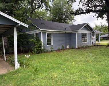 2909 Bonham Street - Photo Thumbnail 2