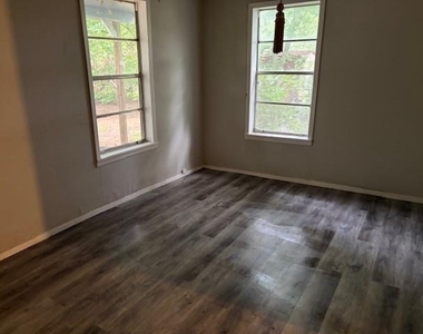 2909 Bonham Street - Photo Thumbnail 4