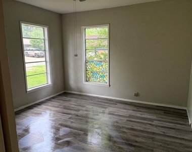 2909 Bonham Street - Photo Thumbnail 6