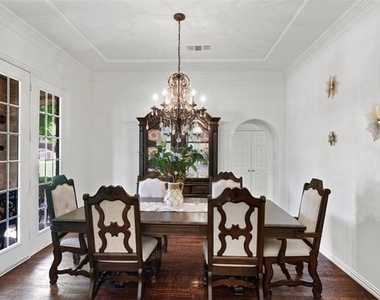 9823 Carriage Hill Lane - Photo Thumbnail 7