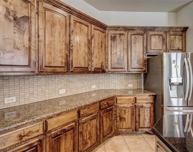 9823 Carriage Hill Lane - Photo Thumbnail 12