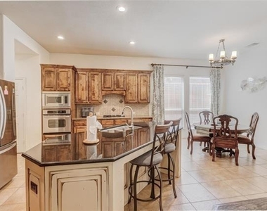 9823 Carriage Hill Lane - Photo Thumbnail 14