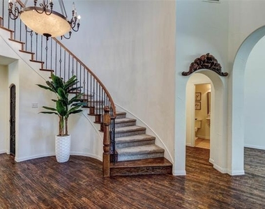 9823 Carriage Hill Lane - Photo Thumbnail 2