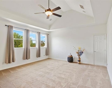 9823 Carriage Hill Lane - Photo Thumbnail 4
