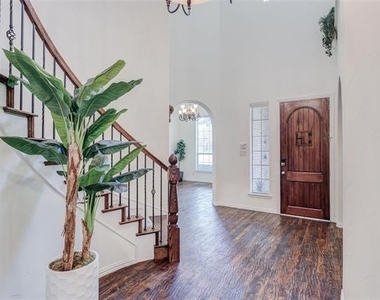 9823 Carriage Hill Lane - Photo Thumbnail 6