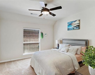 9823 Carriage Hill Lane - Photo Thumbnail 16