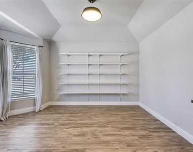 3725 Holley Ridge Way - Photo Thumbnail 4