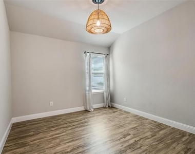 3725 Holley Ridge Way - Photo Thumbnail 18