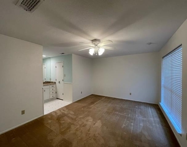 1905 Fox Hill Court - Photo Thumbnail 6